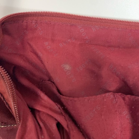 Roots Canada Womens Crossbody Purse Burgandy *Flawed Multi Pocket Zip Adjustable - Picture 13 of 16